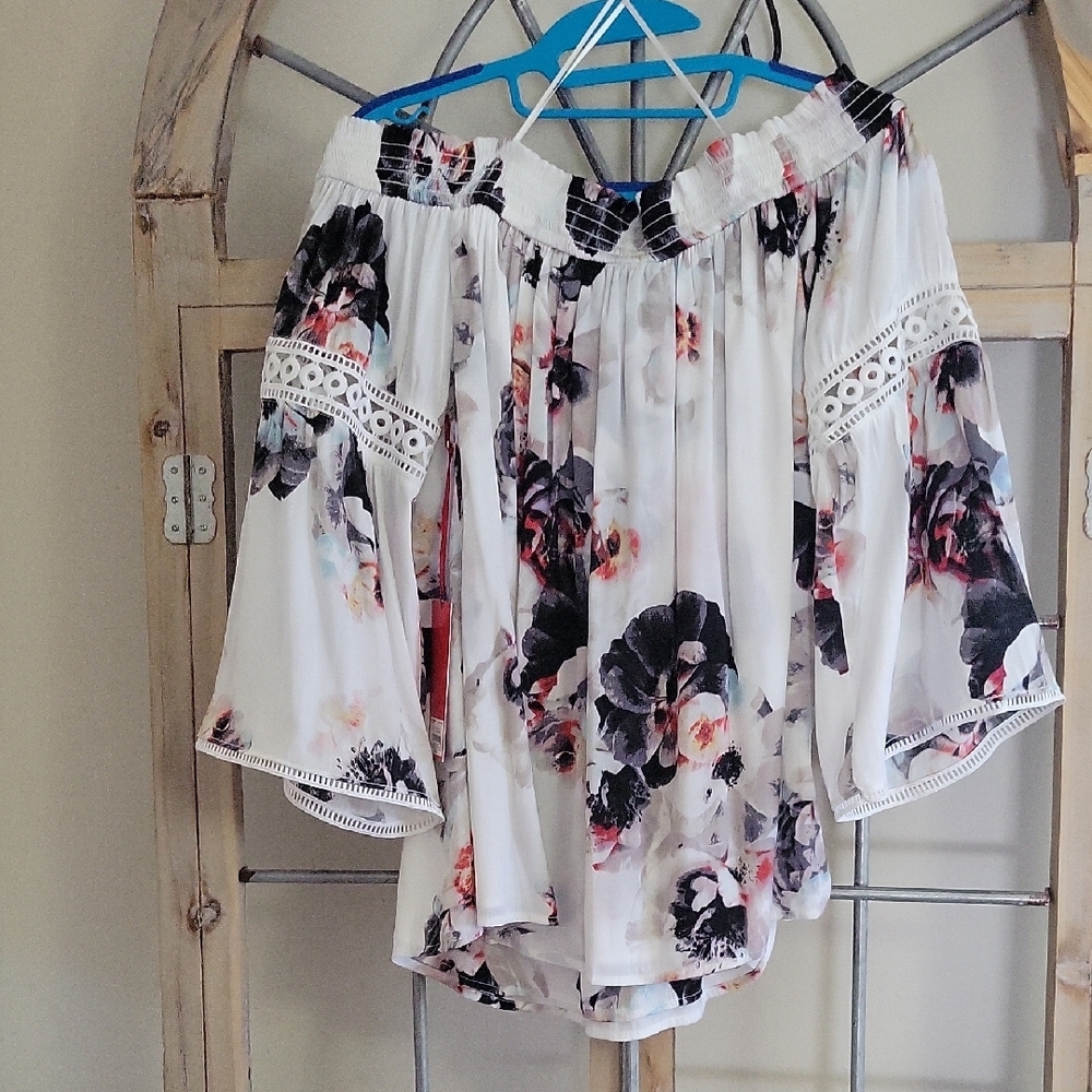 Jennifer Lopez Floral Off-Shoulder Top - White and Black Floral NWT SZ L - Picture 6 of 6